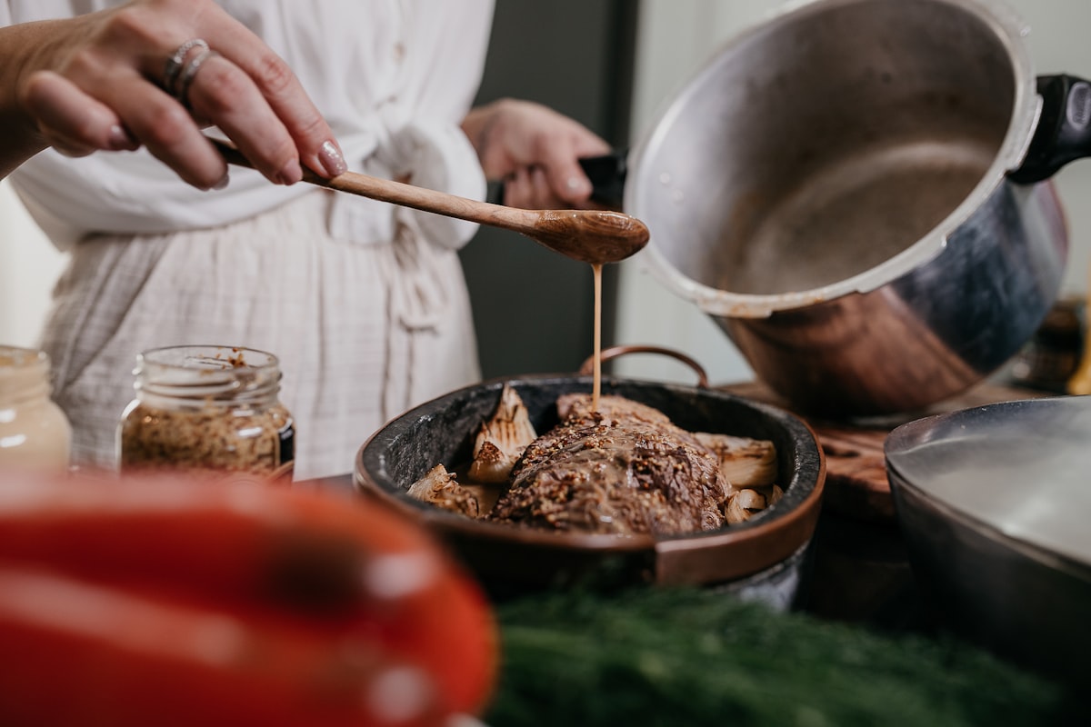 Ayam panggang dengan kentang dan sayur